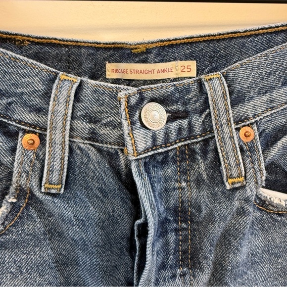 LEVI’S Ribcage Straight Ankle Button Fly Distressed Jeans - Picture 3 of 9